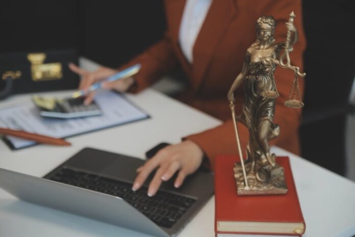how a traumatic brain injury lawyer helps maximize compensation