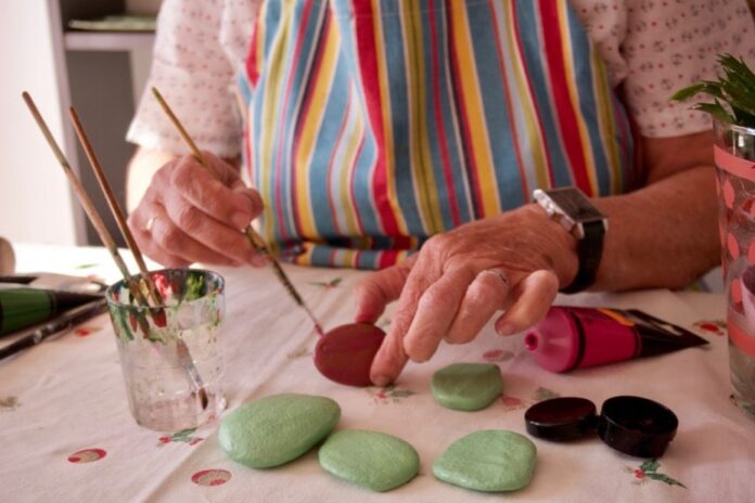 the-role-of-creative-activities-in-enhancing-senior-living