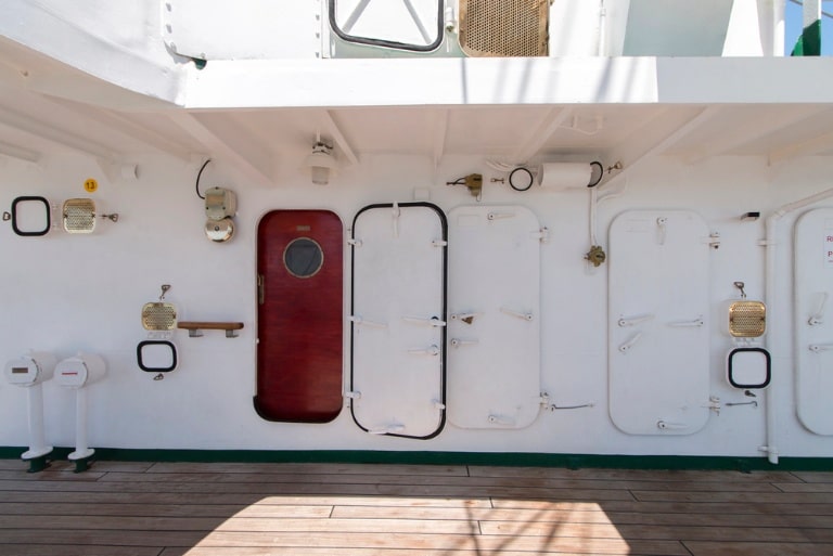 top six reasons continuous stock hinges are a must have for marine doors