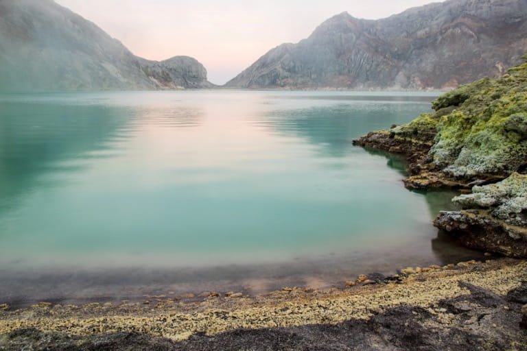 ljen crater turquoise acid lake